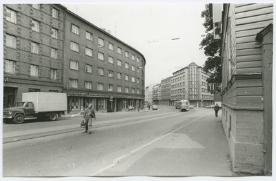 Vaade Pärnu maantee ja Peeter Süda tänava ristmikule Tõnismäe poolt.  duplicate photo