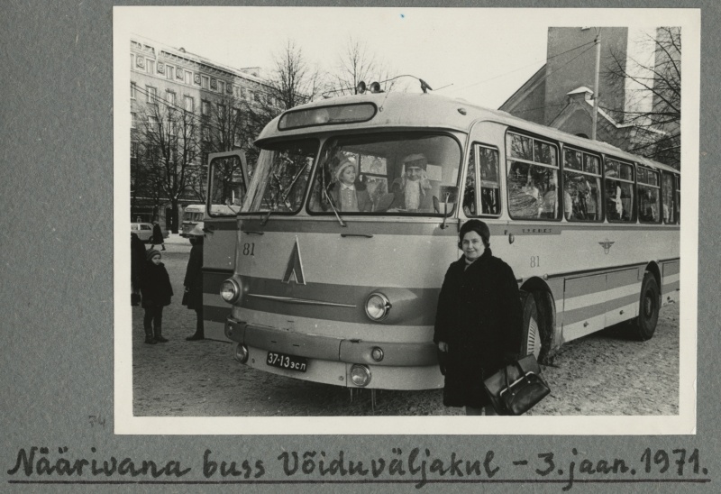 Näärivana bus on the winning field