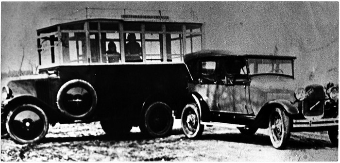 Heltermaa-keina-embaste line bus (Leufeld bus) and taxi