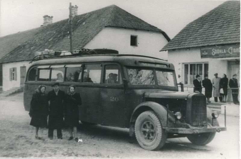 Photo. Bus. Tallinn bus park Mercedes Benz (trofee), 1949. Lihulas?