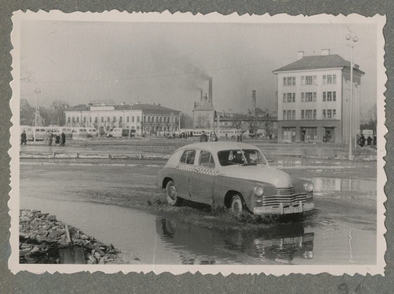 Taxi at Viru Square