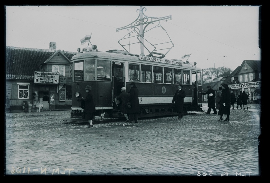 Tram at the corner of the Russian market and Tartu highway.