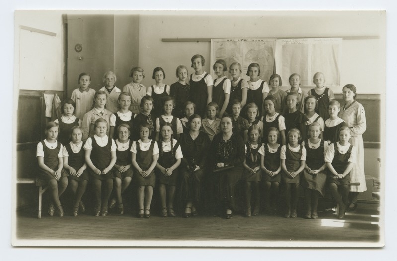 Tallinna XII algkooli õpilaste grupipilt.