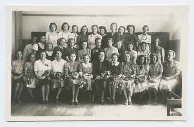 Hiiu kooli VI klassi õpilased ja õpetajad.  duplicate photo