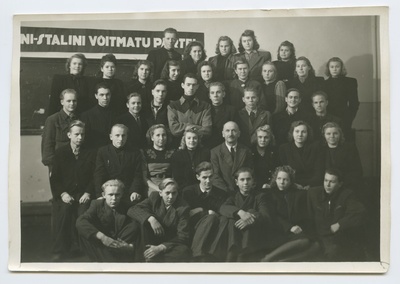 VI töölisnoorte keskkooli 7. klassi õpilased ja õpetajad.  duplicate photo