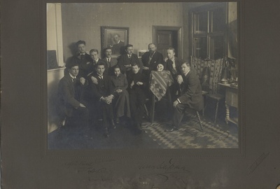 Ants Laikmaa oma õpilastega 1912  duplicate photo