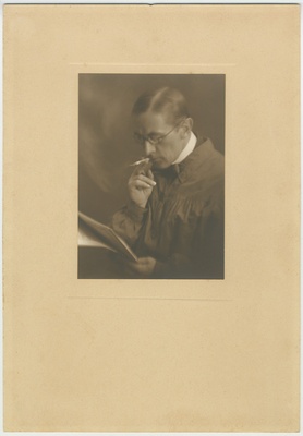 Foto. Johannes Mülberi poolportree  duplicate photo