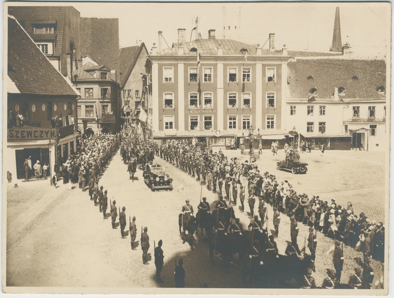 Rootsi kuninga sissesõit Raekoja platsile 1929