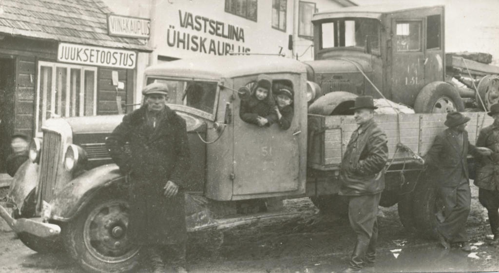 Photo (negative) Nationalization of the truck Reo steepwagon 0-50 and 0-59 belonging to Osvald Ruusi in 1940.