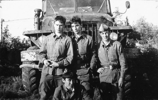 Time users in front of the truck