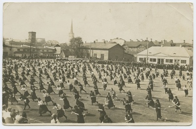 Tallinna koolide ühine võimlemispidu Kalevi aias  similar photo