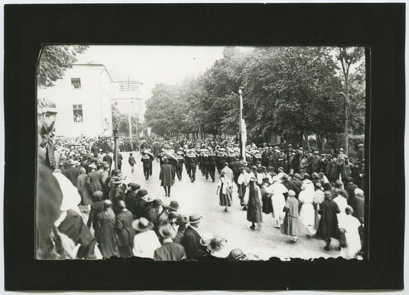 Laulupeoliste rongkäik Harjumäel