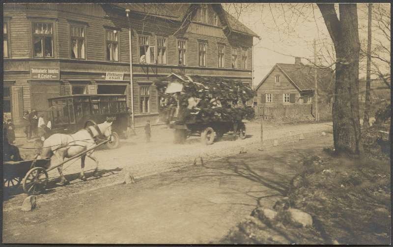 Postcard, Viljandi, Kantreküla, Vaksali tn 12, on the way, Omnibus, horse, truck