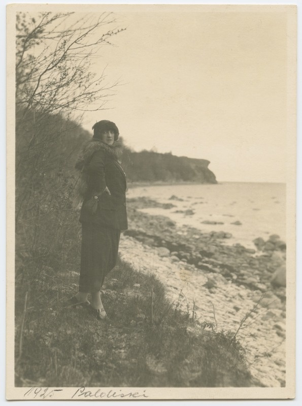 Evi Lemberg mererannal Paldiskis.