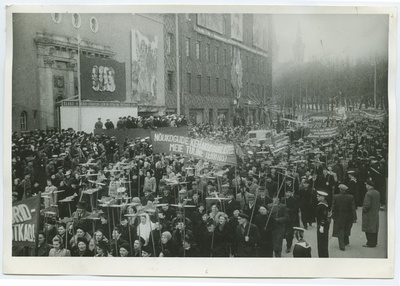 1. mai 1941, töötajate demonstratsioon Võidu väljakul.  duplicate photo