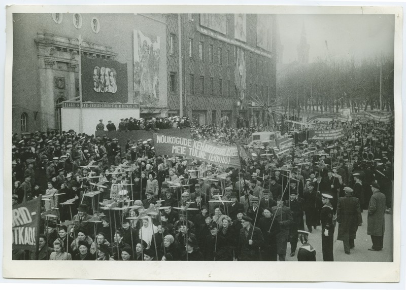 1. mai 1941, töötajate demonstratsioon Võidu väljakul.