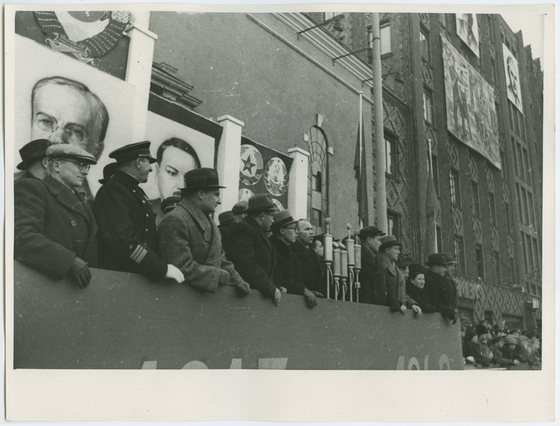 Tallinn, töörahva demonstratsioon 7. novembril 1940, Valitsuse tribüün.