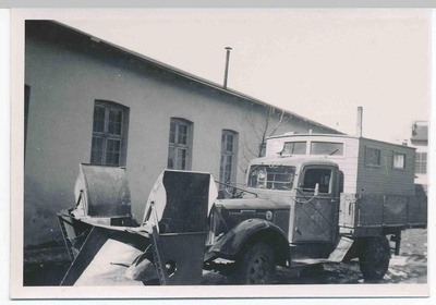 Photo Vehicle Reo Speed Wagon with snow blower  similar photo