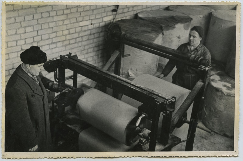 Katusepapi pakkepaberi lõikamise automaatpink.