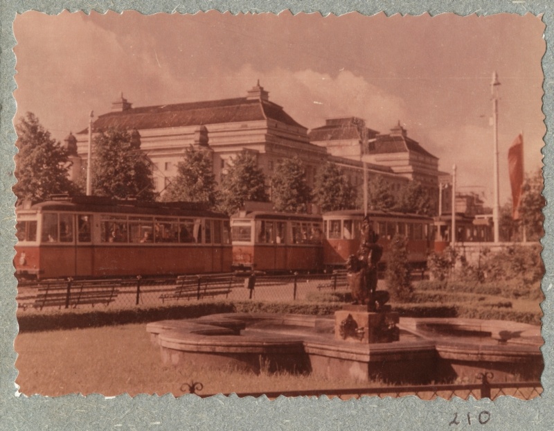 Viru tram stop at Pärnu mnt, Estonia Theatre