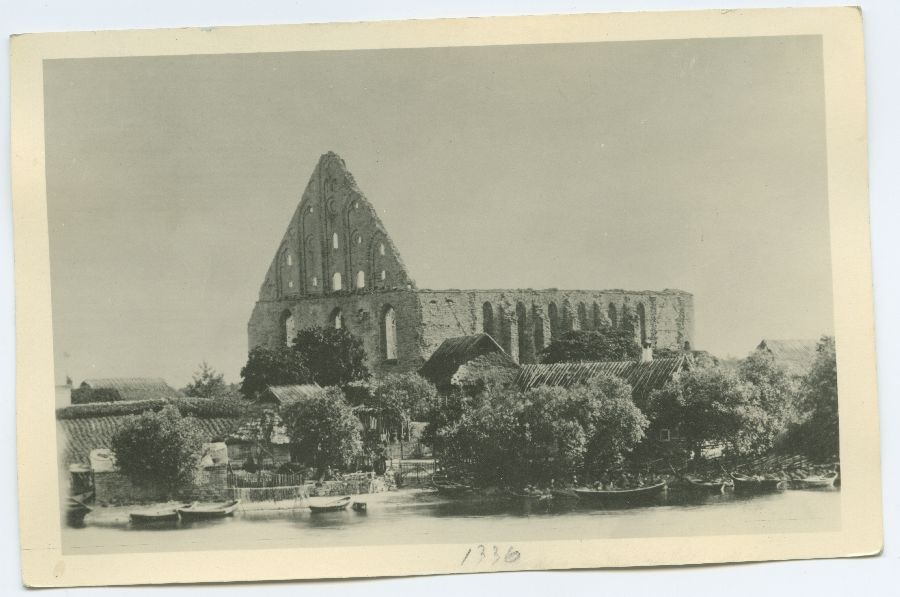 Tallinn, Pirita kloostri varemed edelast.