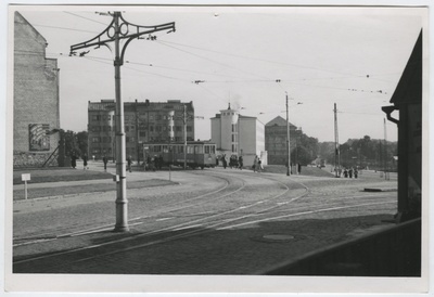 Pärnu mnt and Liivalaia tn cross. In the middle of the tram stop.  duplicate photo