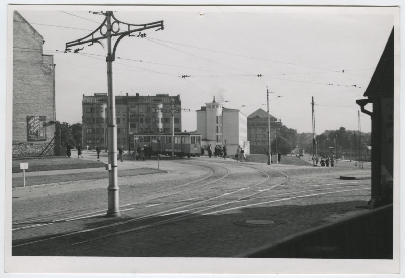 Pärnu mnt and Liivalaia tn cross. In the middle of the tram stop.