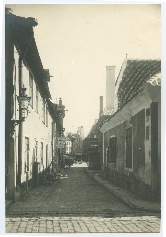 Tallinn, Teenri tänav, vaade Apteegi tänava poole.