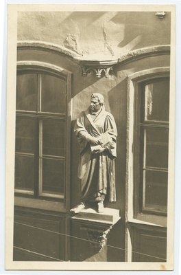 M.Luther, täisfiguur skulptuur Kanuti Gildi maja fassaadil, Pikk tänav 20.  duplicate photo