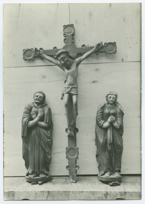 Kolm kuju, Kristus ristil, Maria ja Johannes, puunikerdus, Pühavaimu kirikus, võidukaarel.  duplicate photo