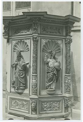 Kantsel, detail puuskulptuuridega, Kristus ja Püha Markus, Pühavaimu kirikus.  duplicate photo