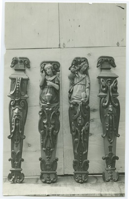 Neli koori rinnatise kaunistusliistu, puunikerdus, ornementaalsed, 2 "tarkade neitsitega" ja 2 ornamentaalset.  duplicate photo