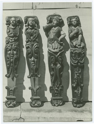 Neli koori rinnatise kaunistusliistu, puunikerdus, koormakandja, hea karjane ja 2 ornamentaalset inimpeadega.  duplicate photo