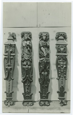 Neli koori rinnatise kaunistusliistu, puunikerdus, Justitia, naisfiguur, 2 ornamentaalset, Pühavaimu kirikus.  duplicate photo