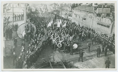 Mereväelaste meeleavaldus 1917. aastal Tallinna sadamas "Pamjat Azova" 1906. aasta ohvrite mälestuseks.  duplicate photo