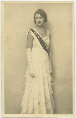 Miss Estonia  duplicate photo