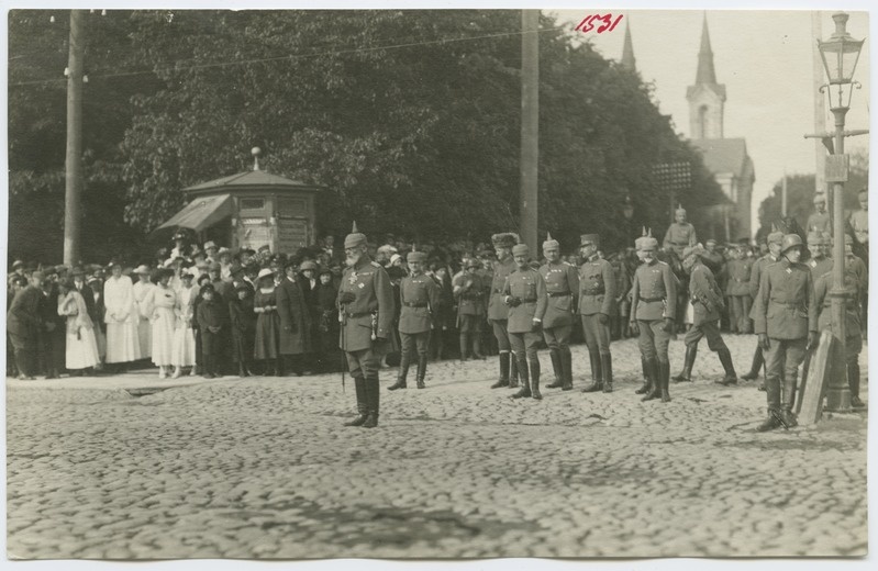 Saksa okupatsioonivägede paraad Tallinnas Peetri platsil.