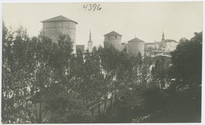 Vaade linnamüüri tornidele  duplicate photo