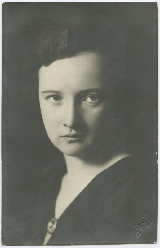 Näitlejanna E. Vilmeri portree.