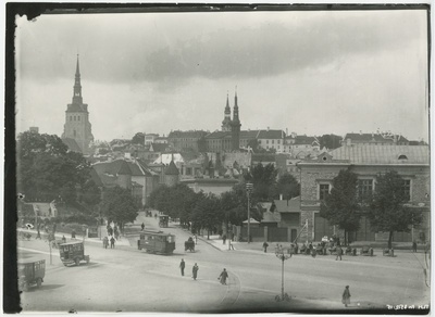 Vaade Viru tänav 1 ja Pärnu maantee ristumiskohale.  duplicate photo