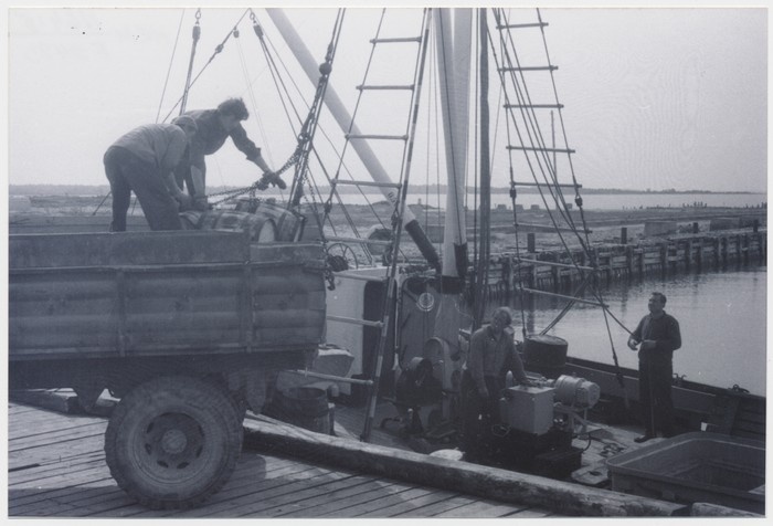 Photo Store loading in Rohuküla port