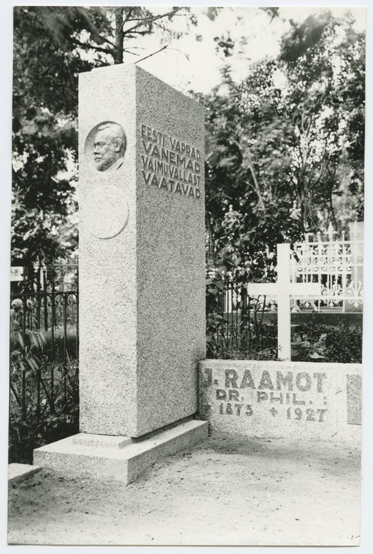 F. Sannamees, J. Raamoti hauasammas Siselinna kalmistul, 1936. aastast.