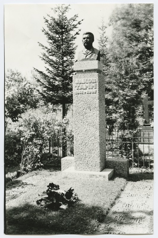J. Koort, Jakob Tamme hauasammas Väike-Maarja kalmistul, 1911. aastast.