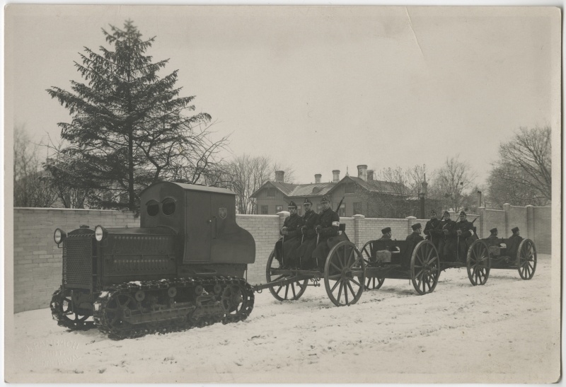 Roman Tractor with Defence League and equipment