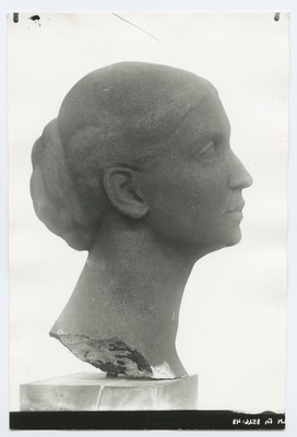 J. Koort, abikaasa portreepea, 1920-ndate lõpust või 30-ndate algusest.  duplicate photo