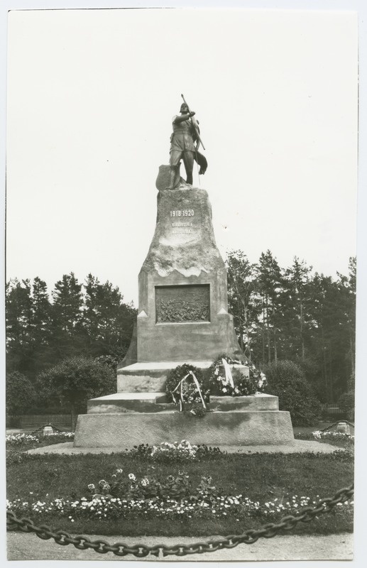 A. Adamson, Narva-Jõesuu monument, 1926. aastast.