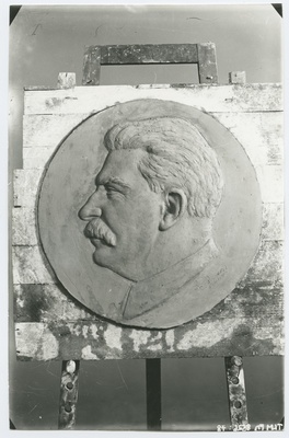 G. Pommer, J.V. Stalini reljeefportree 1941. aastast.  duplicate photo