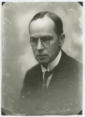 Johannes Parikase portreefoto umbes 1925. aastast.  duplicate photo