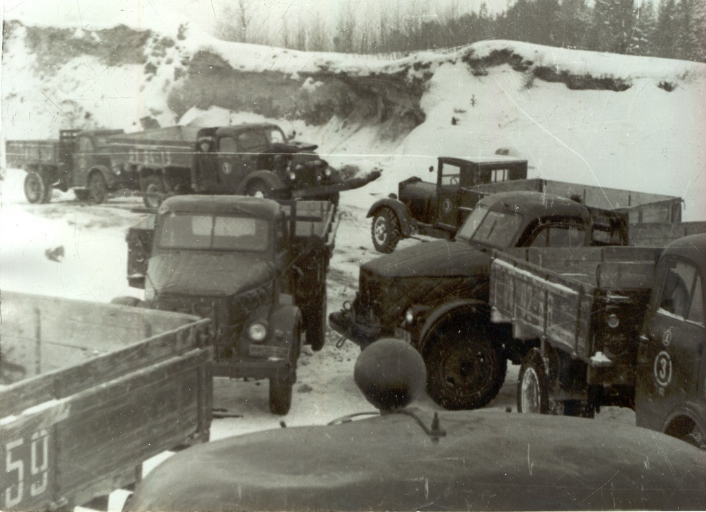 Photo. Motor vehicle base No.3 cars ZIS- 150, GAZ.51 and ZIS-5 Kurekivi cruise career in 1960s. In winter.
