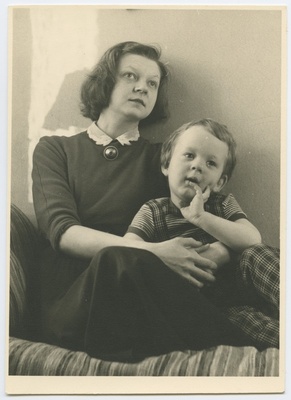 Malle ja Udo Parikas oma kodus  duplicate photo